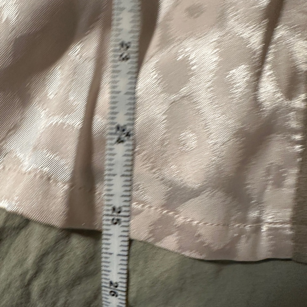 NWT Hem & Thread top. - Picture 4 of 7